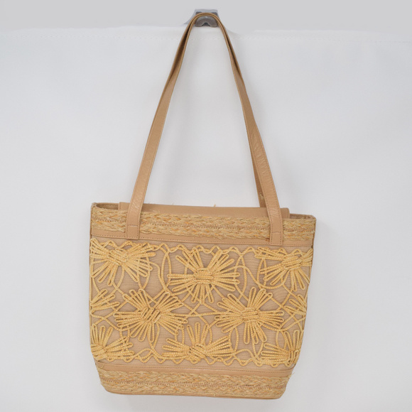 Stuart Weitzman Handbags - Stuart Weitzman Raffia Flower Purse Tan Woven Neutral Spring Summer